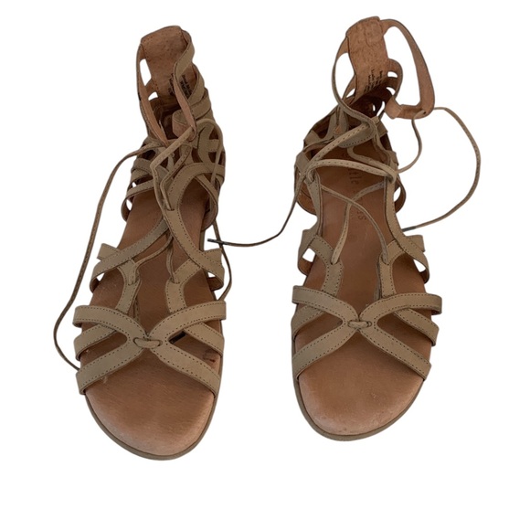 Gentle Souls by Kenneth Cole "Break My Heart" Cage Sandal - Picture 3 of 7